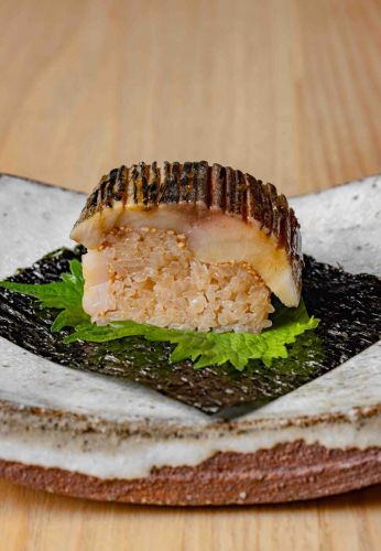 À emporter – Sushi de maquereau grillé au charbon de bois