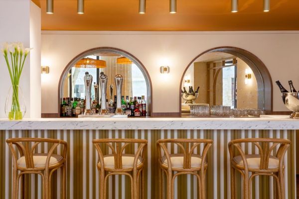 Apéritif dans la Cité des Princes