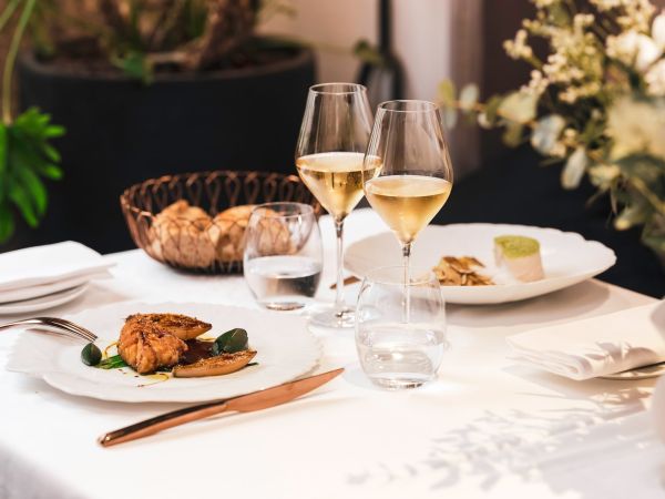 MENU SIGNATURE EN 6 PLATS POUR 2 PERSONNES
