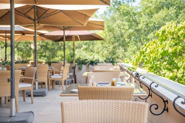 Déjeuner au restaurant Les Caroubiers